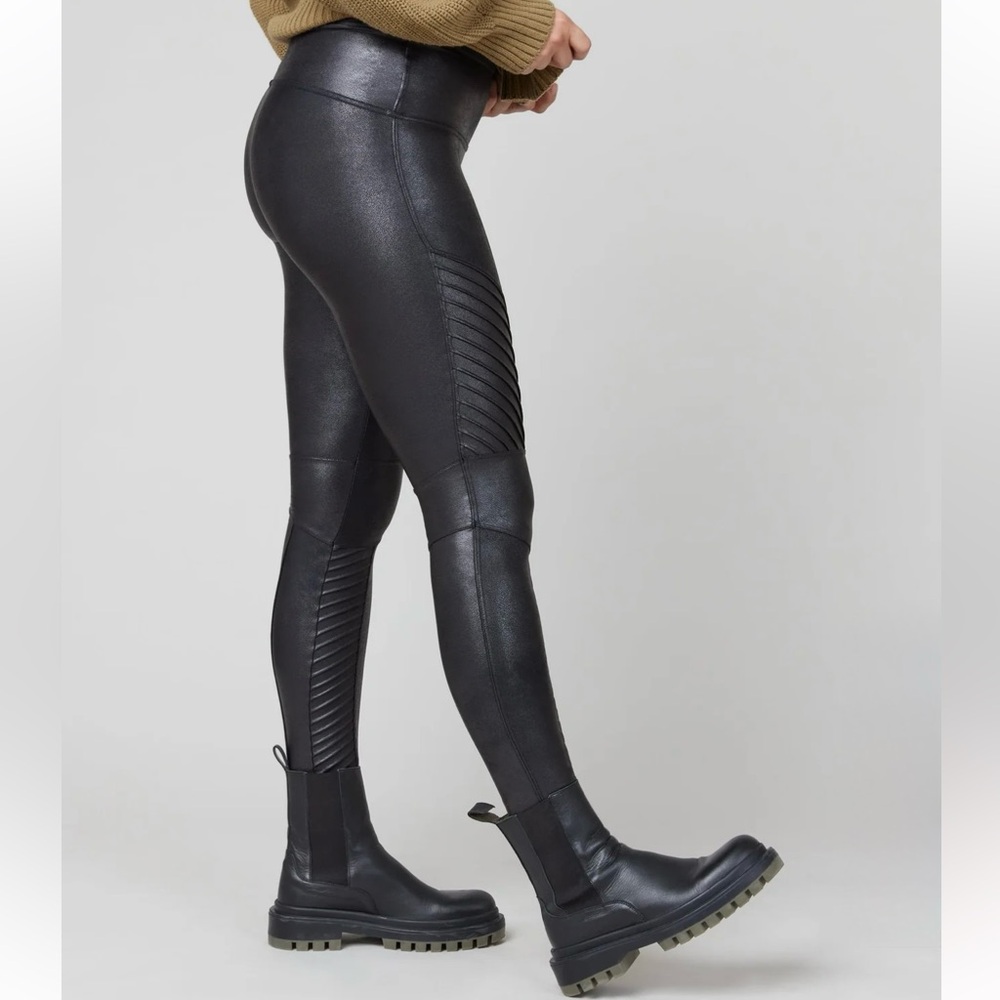 EUC Spanx Faux Leather Moto Leggings XS Black quilted detail shiny edgy club
